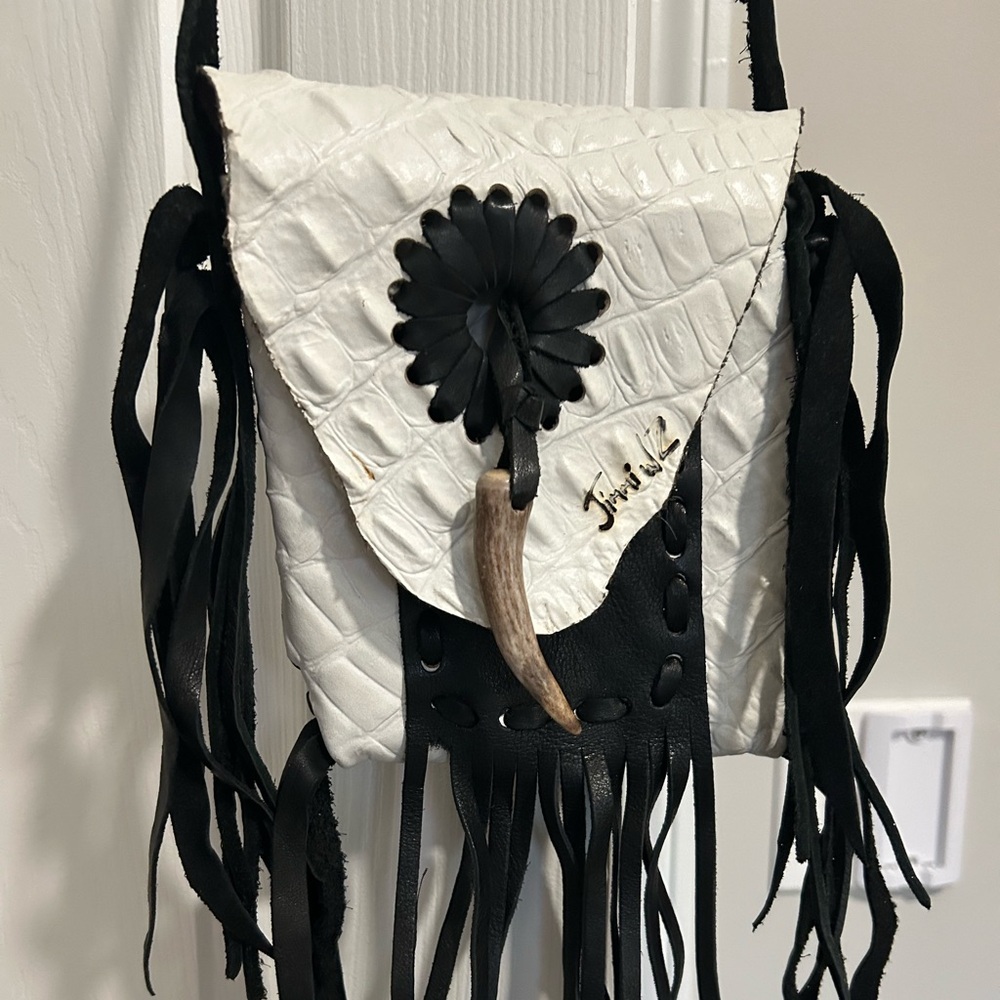 Jimmi Wz Leather Bag in White/Black